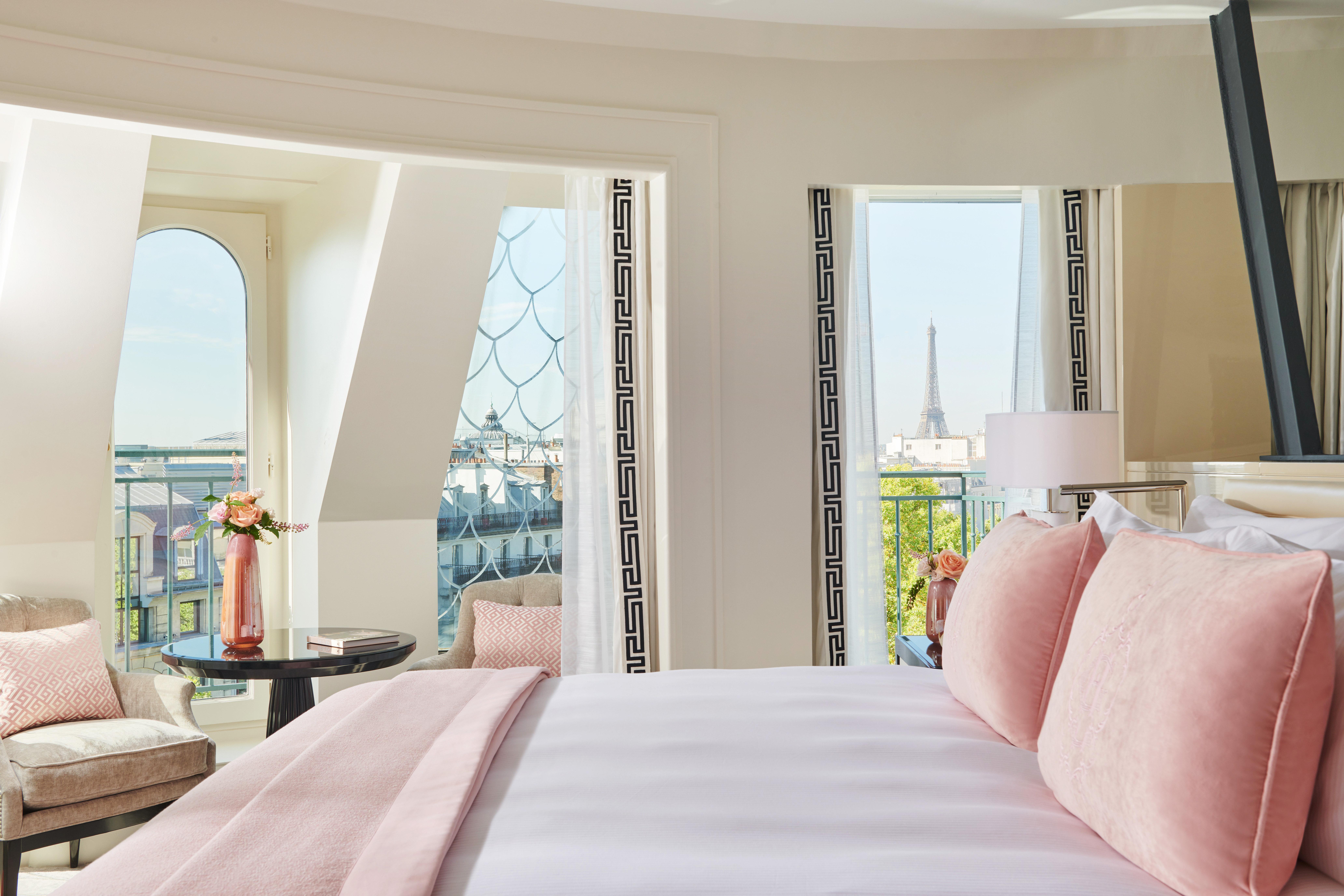 Intercontinental Paris Le Grand By Ihg Hotel Luaran gambar A suite at the Mandarin Oriental Paris