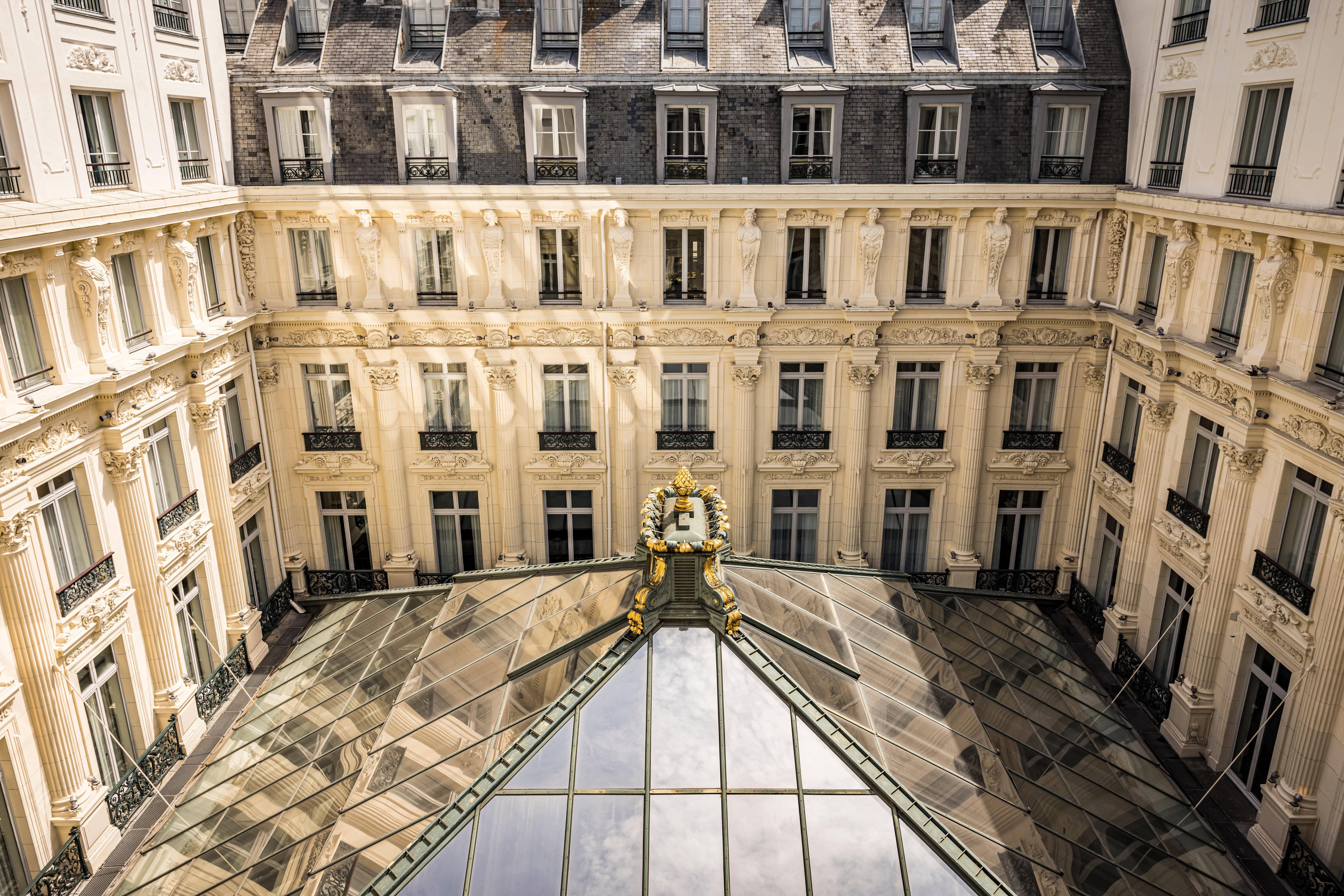Intercontinental Paris Le Grand By Ihg Hotel Luaran gambar The courtyard of the Hôtel de Crillon