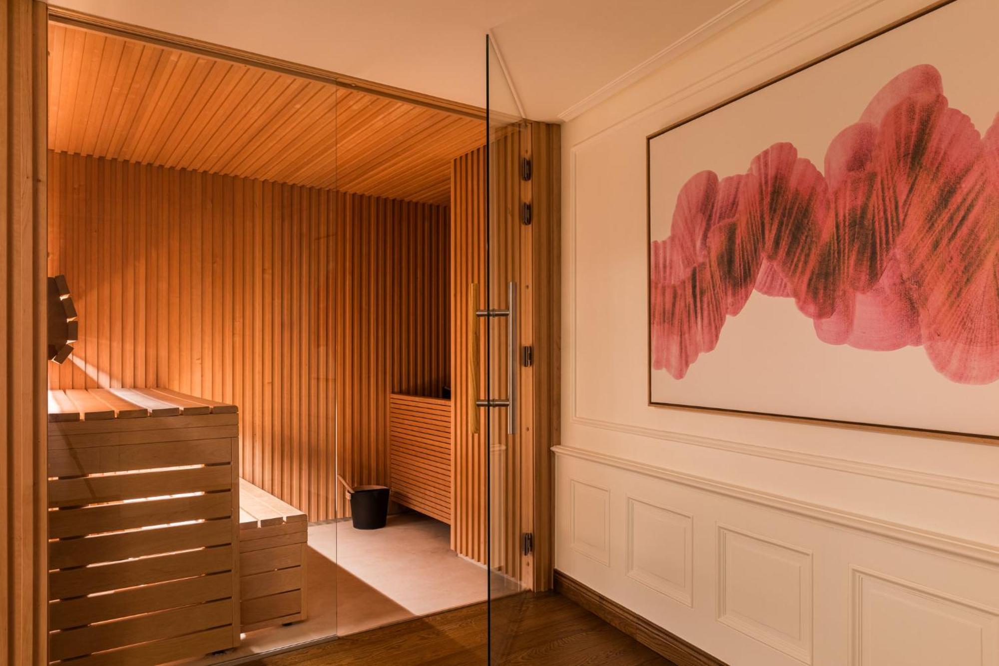 Intercontinental Paris Le Grand By Ihg Hotel Luaran gambar A private sauna at The Dorchester, London